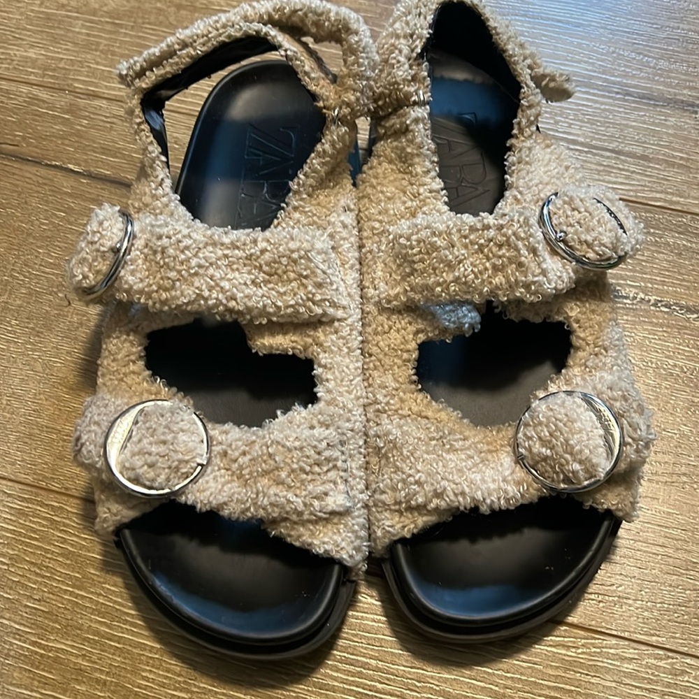 Zara fuzzy slide